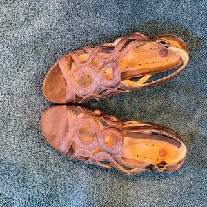 Size 8 Brown Leather Sandals from Clarks "Unstructurd" Collection